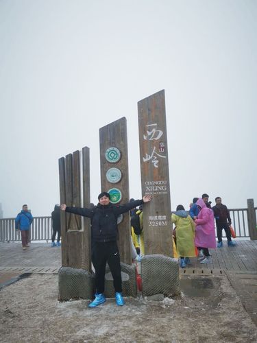 西岭雪山有什么好玩的项目-8月的西岭雪山好玩吗